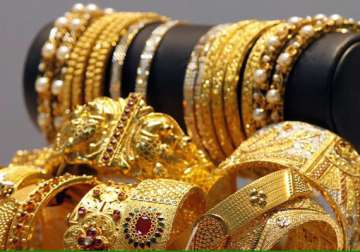 gold loses rs 100 silver rs 350 on global cues