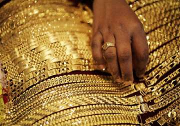 gold price dips by rs 200
