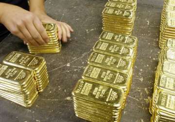 gold snaps 3 day rally on reduced off take down by rs 100