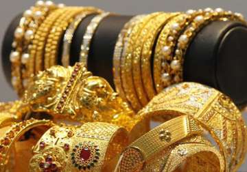 gold falls by rs300 silver rs800 on poor demand global cues