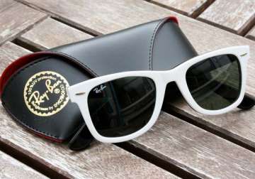 google ties up with ray ban oakley for new glass designs