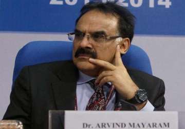 government will meet fiscal deficit target mayaram says