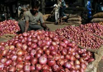 govt imposes usd 300/ tonne mep on onion exports to check price