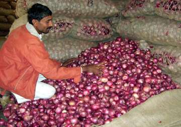 govt hikes mep of onions by 30 a tonne