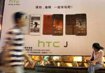 htc struggling to halt its sliding smartphone sales