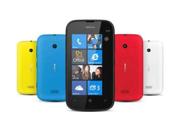 handset business deal with microsoft corporation may close by month end nokia