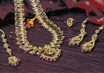 high fluctuation in gold rates cause flat sales in aug tanishq