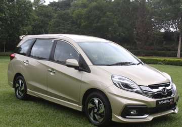 honda launches mobilio mpv at rs 6.49 lakh