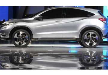 honda offers glimpse of new small suv