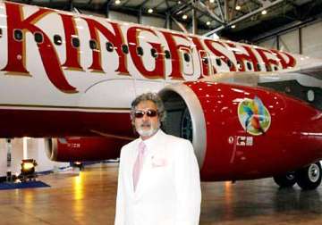 iata suspends kingfisher for not clearing dues