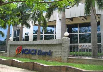 icici bank q4 net up 31 pc to rs 1 902 cr