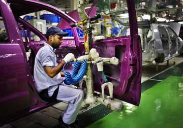 india s industrial output contracts 0.6 in dec