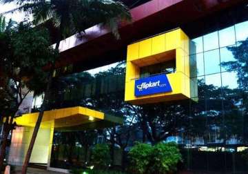 flipkart gears up for competition with senior management changes