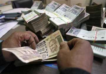 rupee sinks sensex by 630 points bank stocks plunge
