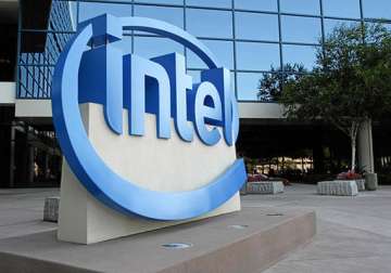 intel continues to struggle with mobile doing better than expected in pcs