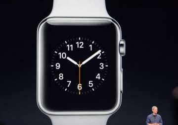 apple unveils smartwatch bets on wearable devices