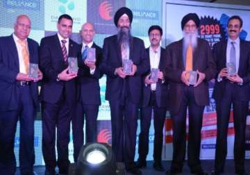 datawind launches pocketsurfer smartphones at rs 1 999