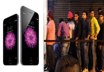 people queue up from mid night as apple iphone 6 and iphone 6 plus go on sale in india