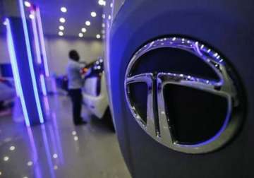 tata motors fixes rights issue price at rs 450 a share