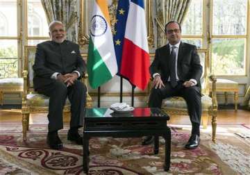 pm modi woos french businesses with make in india initiative