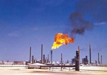 oil prices dip to 5.5 year lows hampered by oversupplies