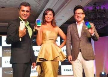 samsung unveils galaxy alpha for rs 39 990 in india