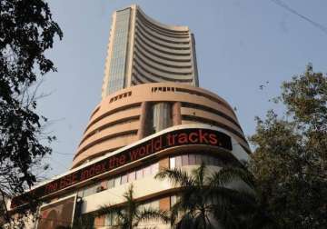 sensex cuts down losses after rbi holds rate