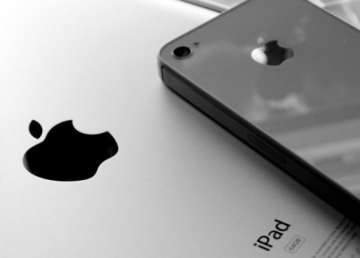 apple suspends online sales in russia after rouble s fall