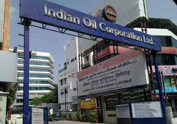 government sets indian oil corporation share sale floor at rs 387 to raise rs 9 302 crore