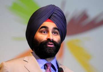 shivinder mohan singh of fortis renounces business to join spiritual sect