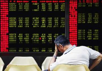 chinese shares crash for the 2nd day falls below 7 per cent
