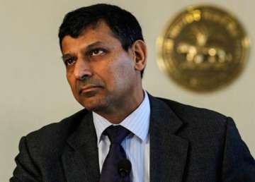 raghuram rajan likely to hold onto key rates today