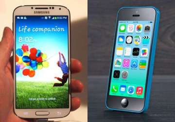 apple samsung declares discount battle sell almost 1 lakh units on amazon