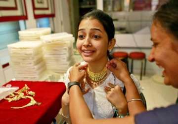 gold sales expected to zoom 25 30 on akshay tritiya