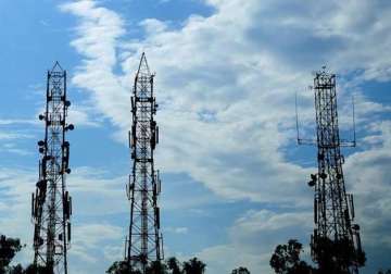 spectrum auction sees bids of rs 94 000 crore at end of day 5