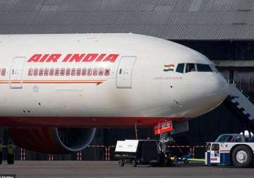 air india to hire around 100 co pilots to cut flight delays