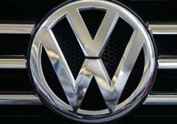 volkswagen apologises to indian customers for emission scandal