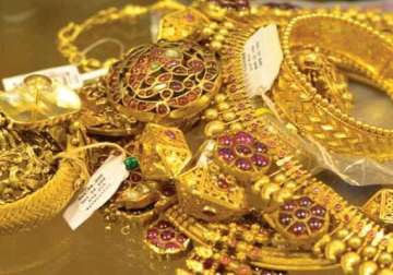 gold extends losses for 3rd day on subdued demand global cues