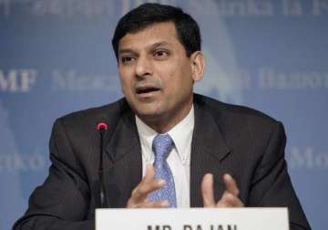 raghuram rajan knows better than government on rate cuts rahul bajaj