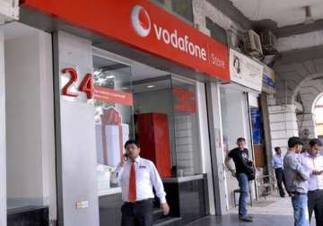 vodafone india raises rs 8 800 crore for debt refinancing
