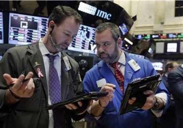 stocks hits lowest level as oil tumbles s p lowest since 2014