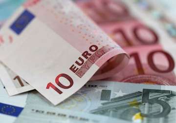 euro slides to 2 year low on greek election fear