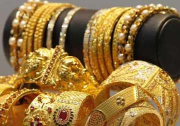 gold prices fall by rs.7/gram