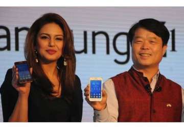 samsung z1 smartphone with tizen operating system launched at rs 5700