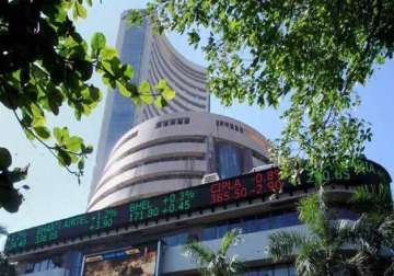 sensex sheds 38 points in early trade