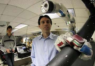 robots helping surgeons where hands can t reach