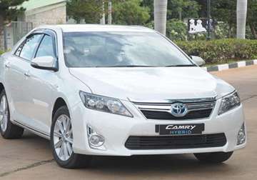 toyota recalls 119 units of camry in india