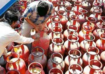 government targets 1 crore consumers to give up lpg subsidy