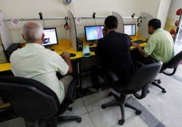 india inc to give 11 salary hike to employees in fy13