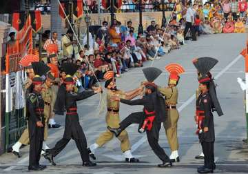 india offers to build oil pipeline to wagah border